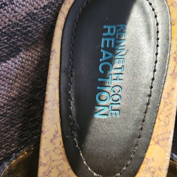 Kenneth Cole Green Sandals with Cork Sole and Decorative Elements - Picture 3 of 5